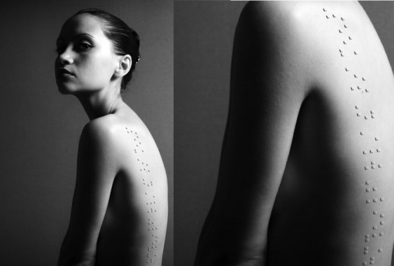Designer cria novas fontes em braile para tatuagens