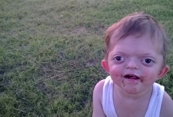 Mãe luta para retirar da rede, memes de seu filho com deficiência