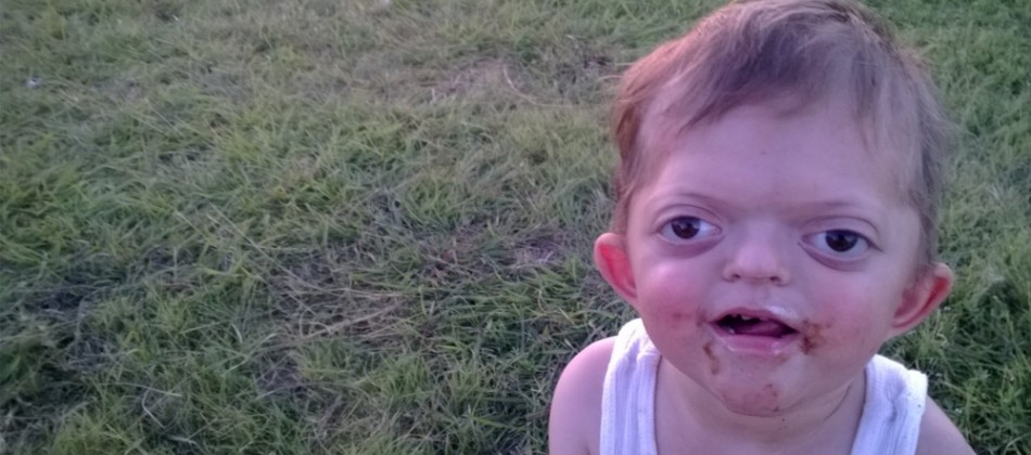 Mãe luta para retirar da rede, memes de seu filho com deficiência