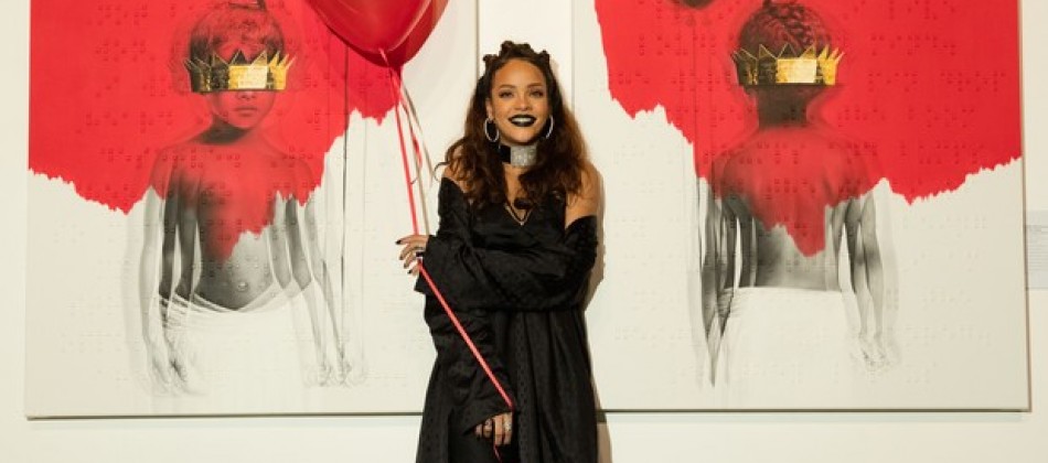 Rihanna é a primeira cantora a lançar encarte totalmente em braile