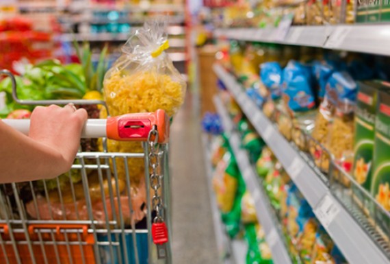 Lei obrigará mercados a ajudar clientes com deficiência visual