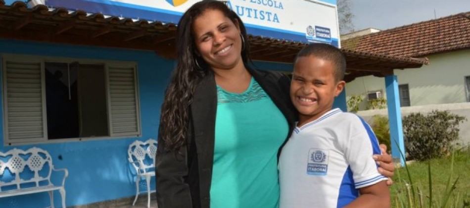 Professora com autismo realiza trabalhos na primeira clínica-escola do Brasil