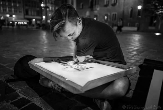 Artista com deficiência faz desenhos hiper-realistas